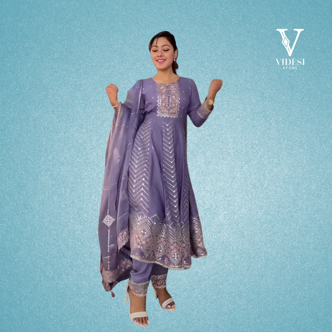 Gown with hot sale heavy dupatta